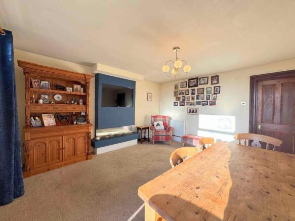 4 bed Semi-Detached for sale Image 10