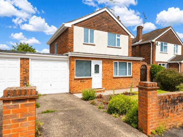 3 bed detached house for sale Campbell Road, Wood