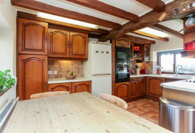 Kitchen 1.jpg