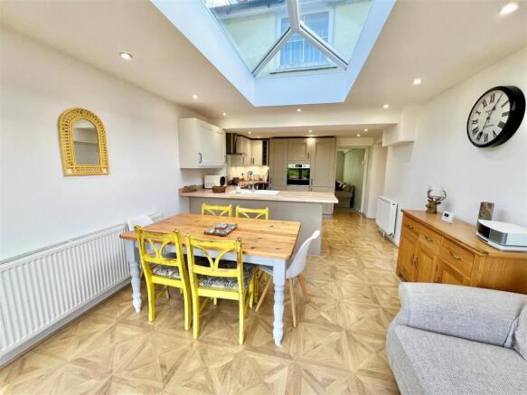 Kitchen & Dining Rook 1