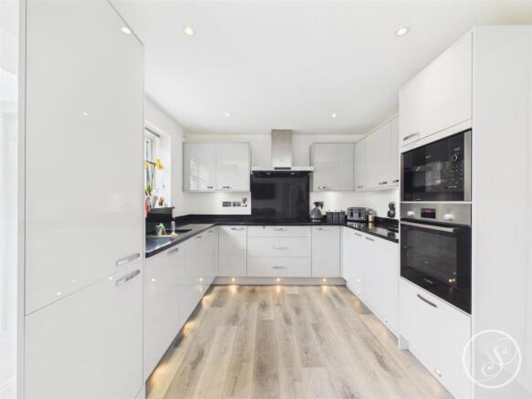 4 bed Detached for sale Image 6