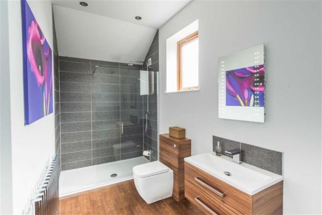 MAGNIFICENT EN SUITE SHOWER ROOM