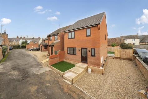 Browns Yard, Towcester, NN12