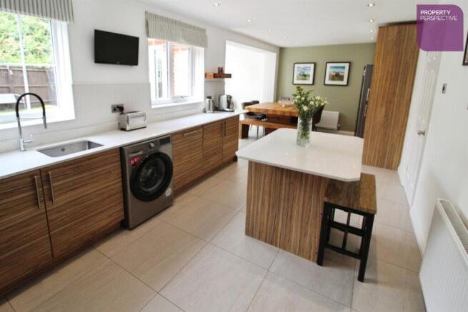 4 bed Detached for sale Image 4