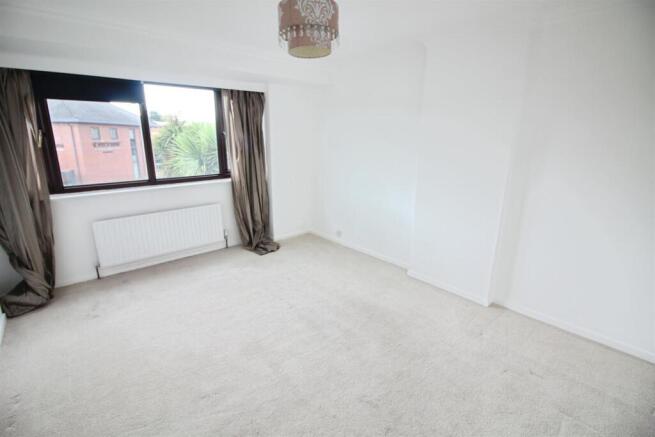 4 bed Semi-Detached for sale Image 9