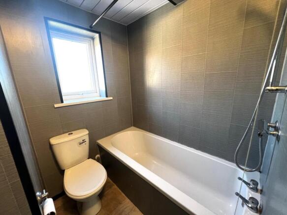 2 bed Terraced to rent Image 7