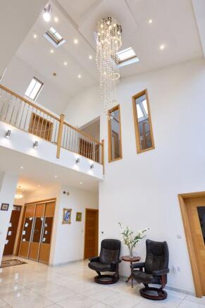 8 bed Detached for sale Image 9