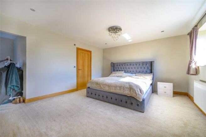 6 bed Detached for sale Image 7