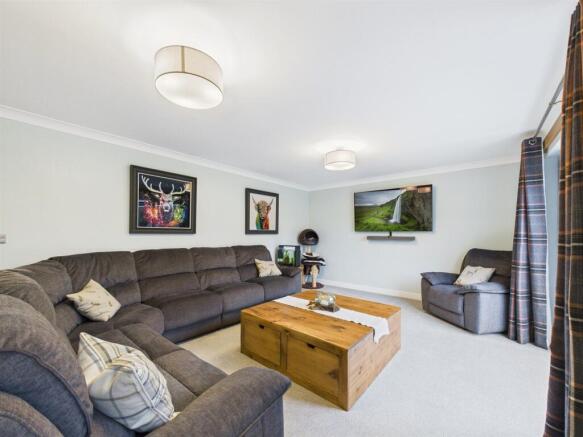 4 bed Detached for sale Image 6