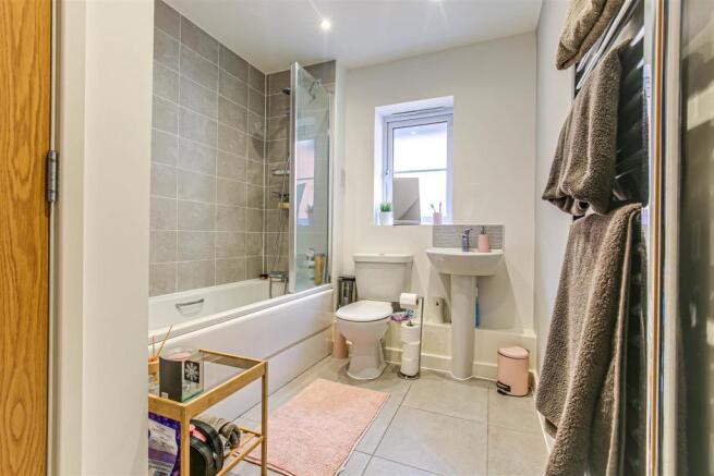 9. Bathroom.jpg
