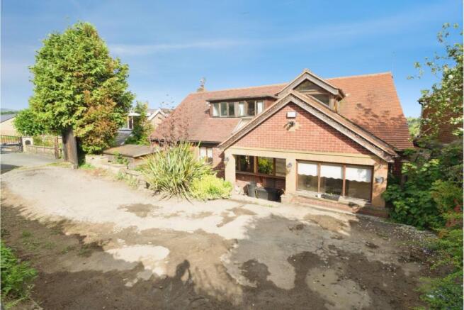 5 bed Detached for sale Image 9