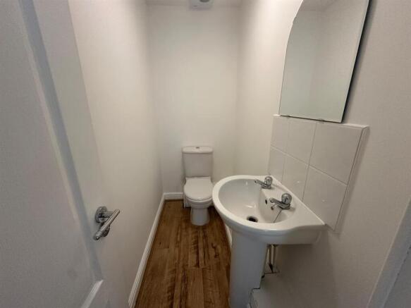 2 bed Apartment to rent Image 8