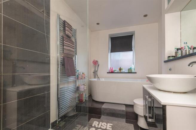 4 bed Terraced for sale Image 12