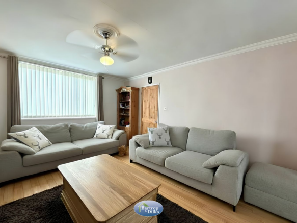 3 bed Semi-Detached for sale Image 6