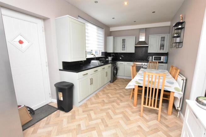 3 bed Semi-Detached for sale Image 5