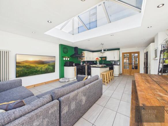 CAM05192G0-PR0250-STILL010