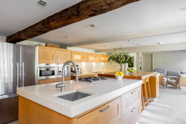 6 bed Town House for sale Image 7