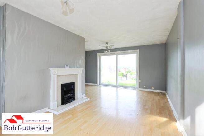 "L" SHAPED LOUNGE / DINING ROOM
