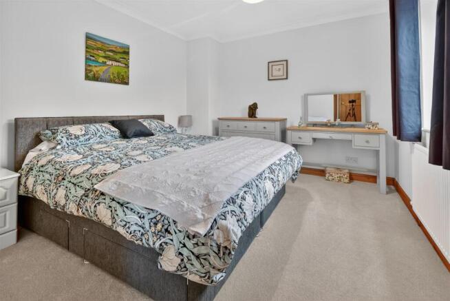 4 bed Detached for sale Image 12