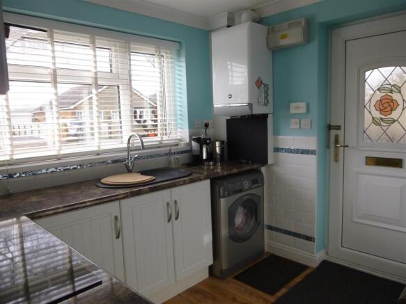 Kitchen 2.JPG