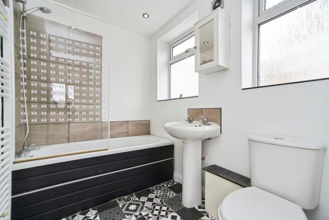 4 bed Semi-Detached for sale Image 12