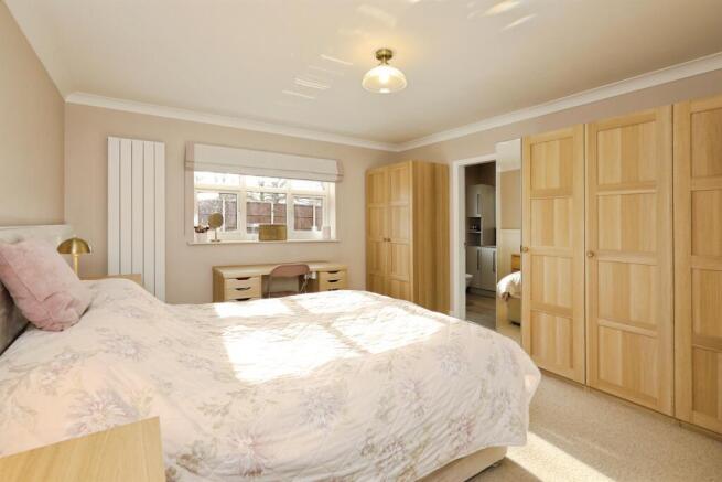 4 bed Detached Bungalow for sale Image 9