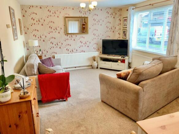 LOUNGE/DINING ROOM