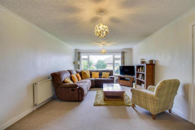 4 bed Semi-Detached Bungalow for sale Image 7