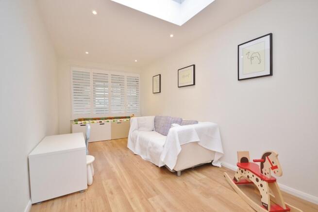 bedroom 4 / family r