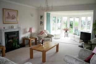 Lounge Into Bay