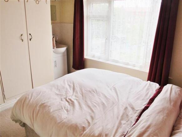 Bedroom (rear)