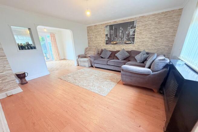 The Glen, Palacefields, Runcorn WA7 2TB photo 4