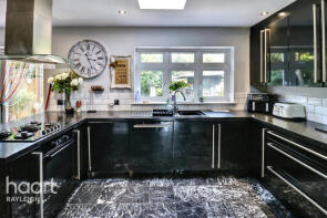 17, Glasseys Lane, Rayleigh SS6 7SN