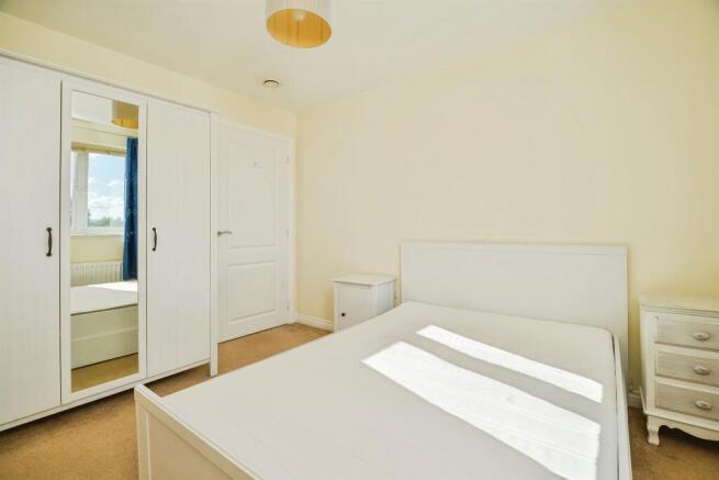 2 bed Flat for sale Image 6