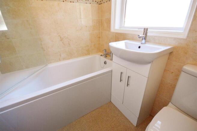 3 bed Terraced to rent Image 5