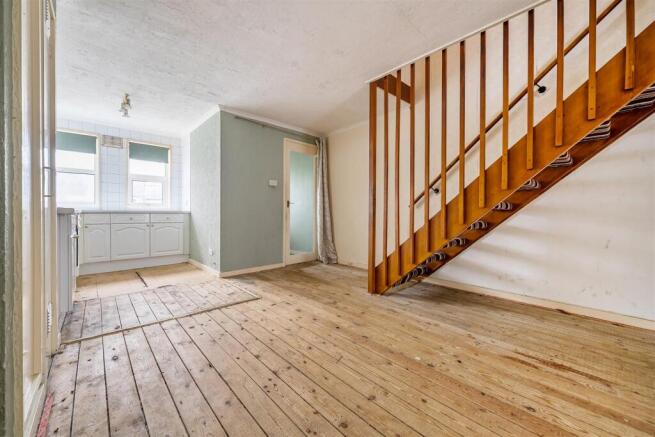 KITCHEN / DINING ROOM