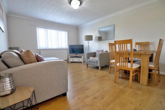 Living room/Diner 