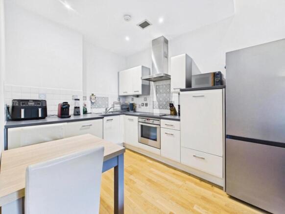 2 bed Apartment for sale Image 5