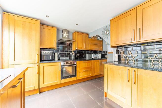 3 bed Semi-Detached for sale Image 7