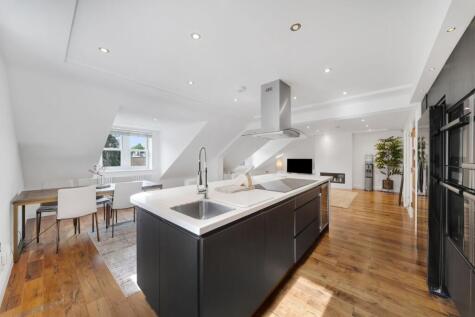 Woodford Road, Bramhall, SK7