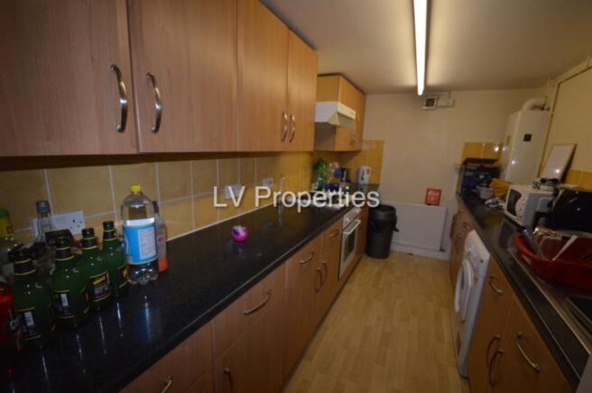 3 bed Terraced to rent Image 4