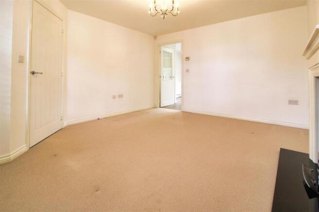 3 bed Semi-Detached to rent Image 4