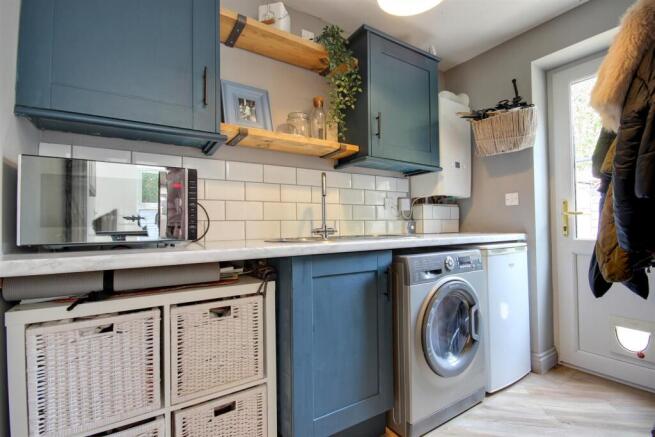 5 bed Detached for sale Image 7