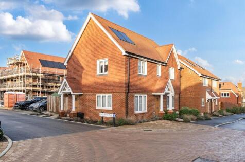 Oak Tree Way, KT24