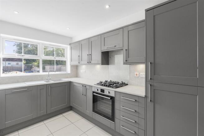 3 bed Semi-Detached to rent Image 5