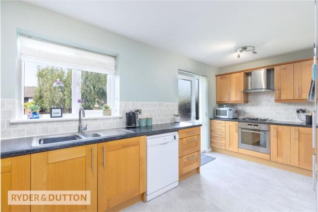4 bed Detached for sale Image 10