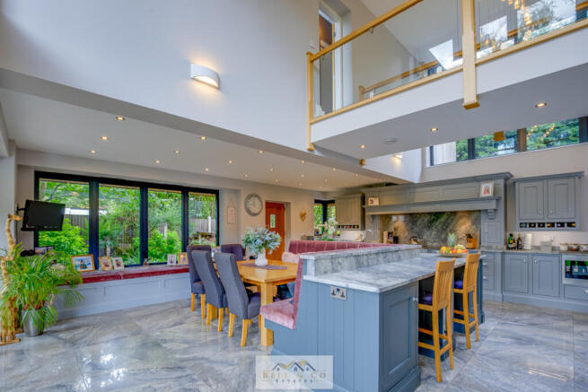 6 bed Detached for sale Image 5