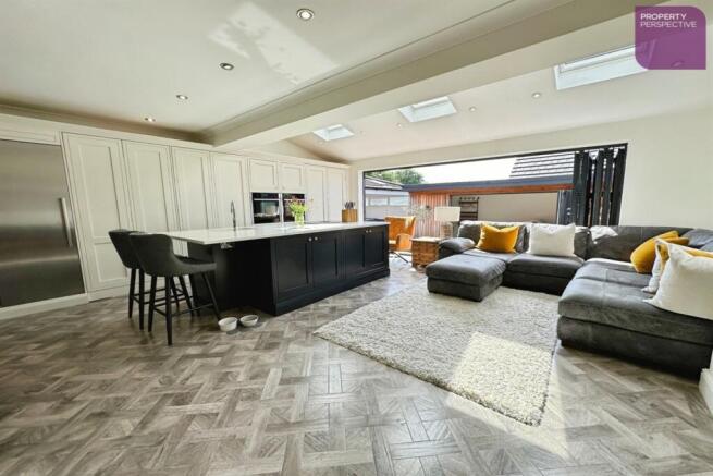 Kitchen/Dining Area