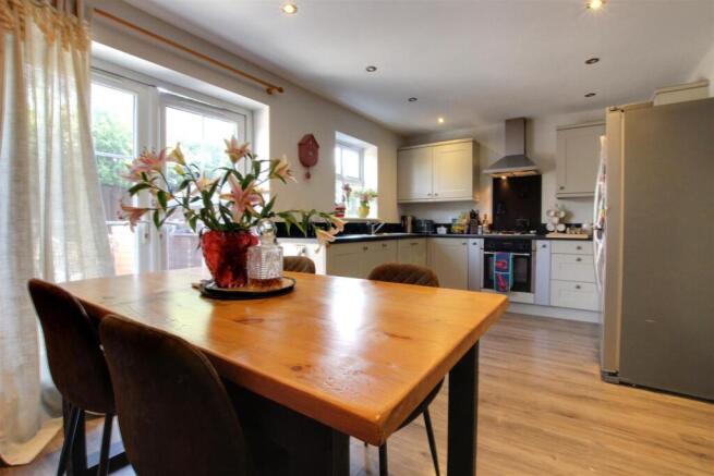 4 bed Detached for sale Image 5