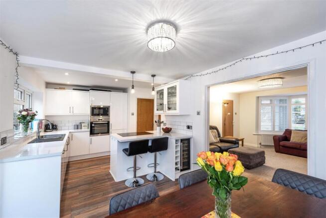 33 Wealden Close, TN11 9HB 004.jpg